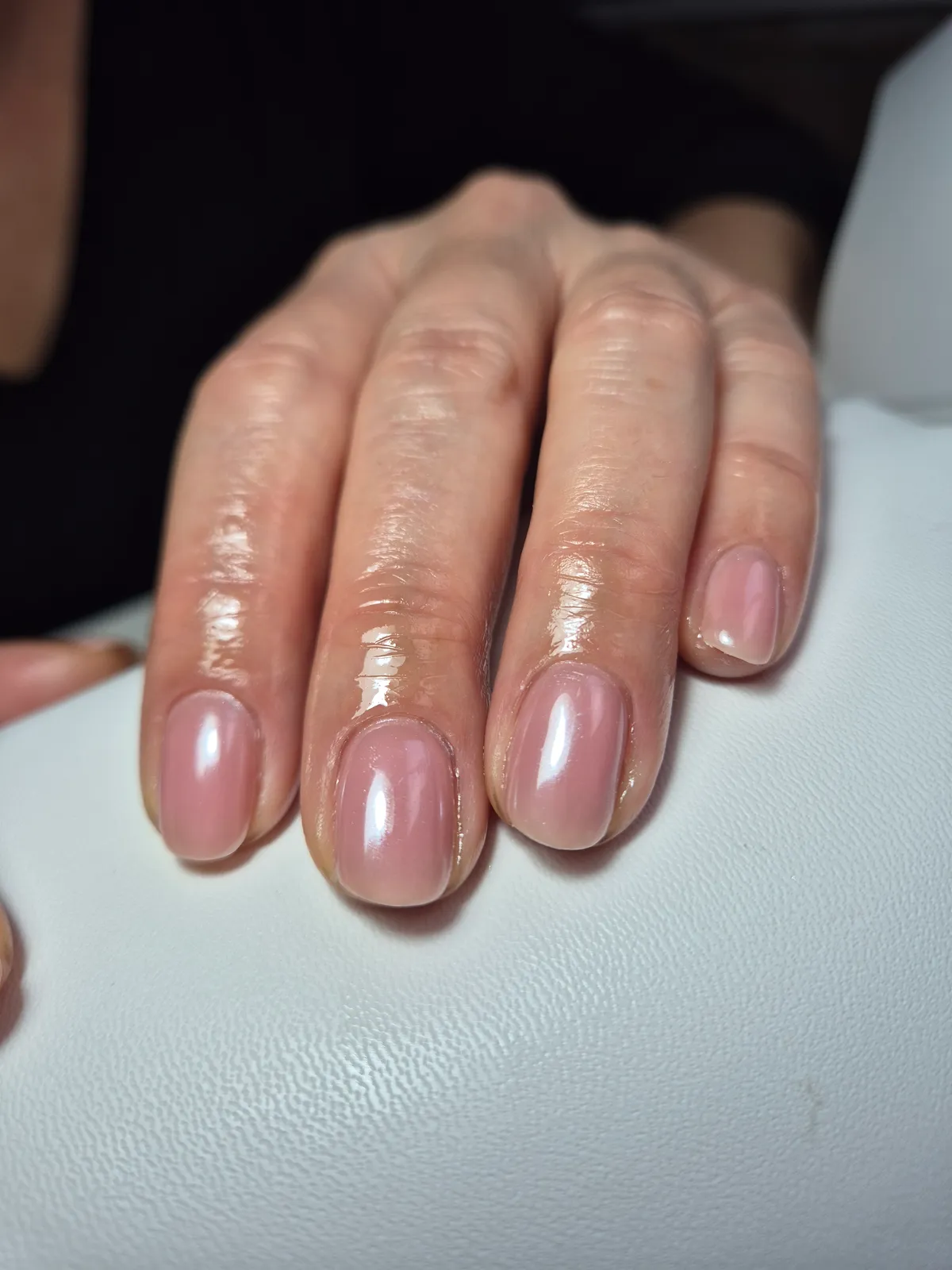 Rose pearl chrome on short natural nails